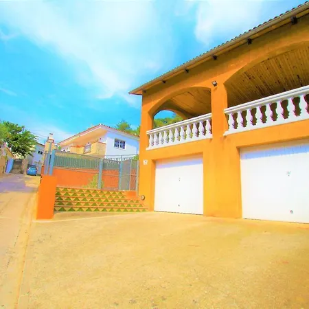 V&v Lloret: Beachside With Private Pool *