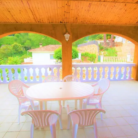 V&v Lloret: Beachside With Private Pool Holiday home *