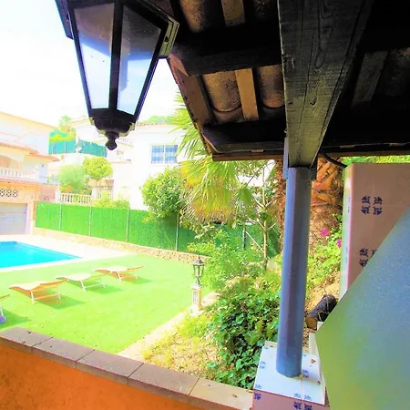 V&v Lloret - Canyelles يوريت دي مار